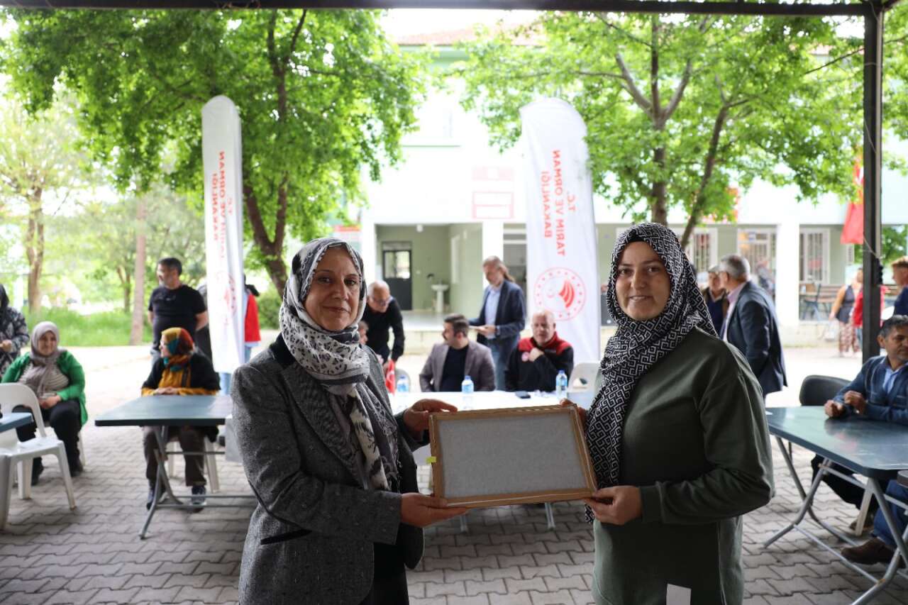 Muğla’da İpekböcekçiliğine Destek: 98 Üreticiye Larva Dağıtıldı 1